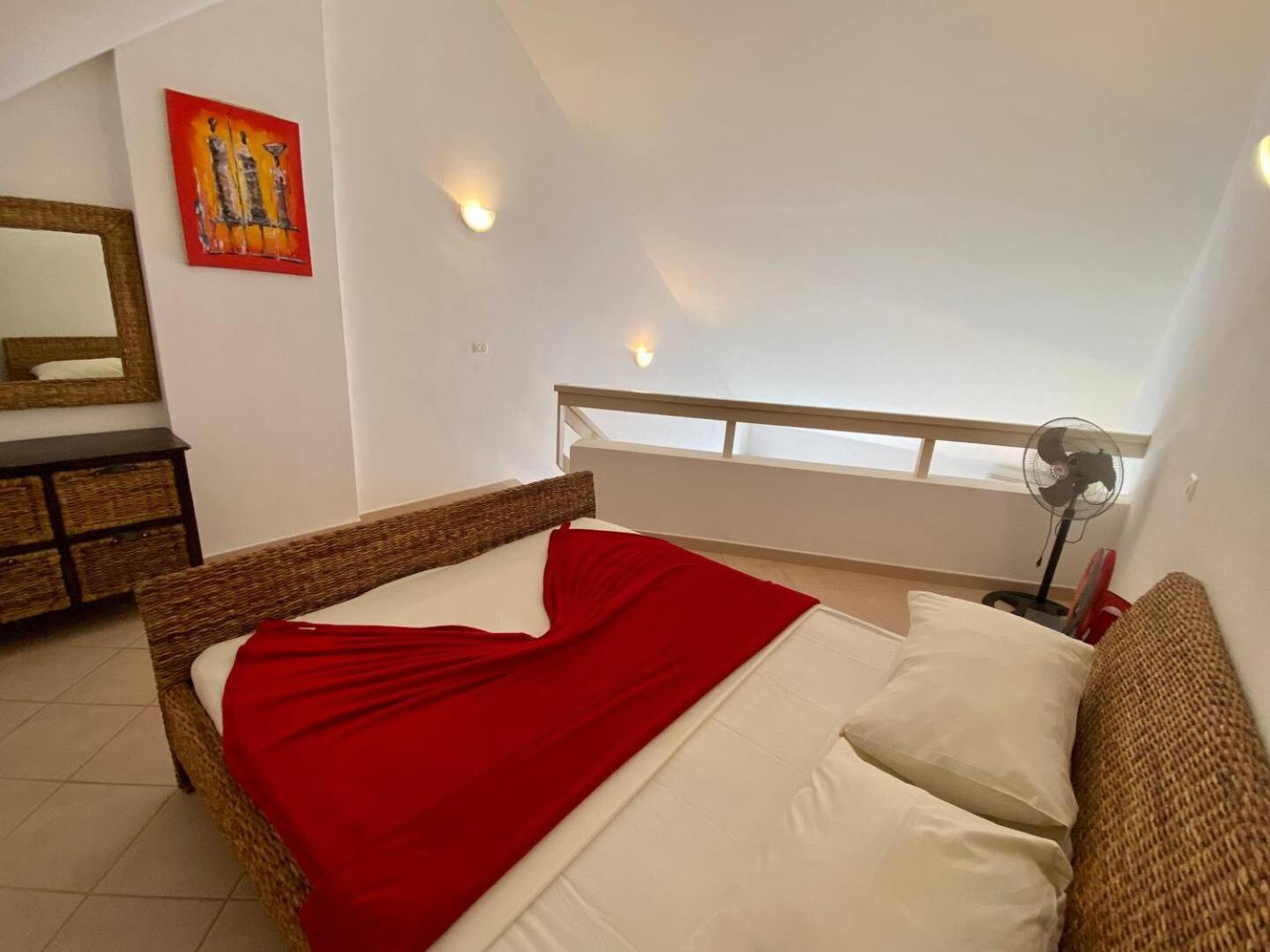 Leme Bedje Two Bedroom - By Bobbywashere Санта Мария Екстериор снимка